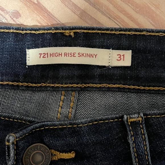 Levi's Raw Edge High Rise Skinny Jeans - Picture 7 of 8